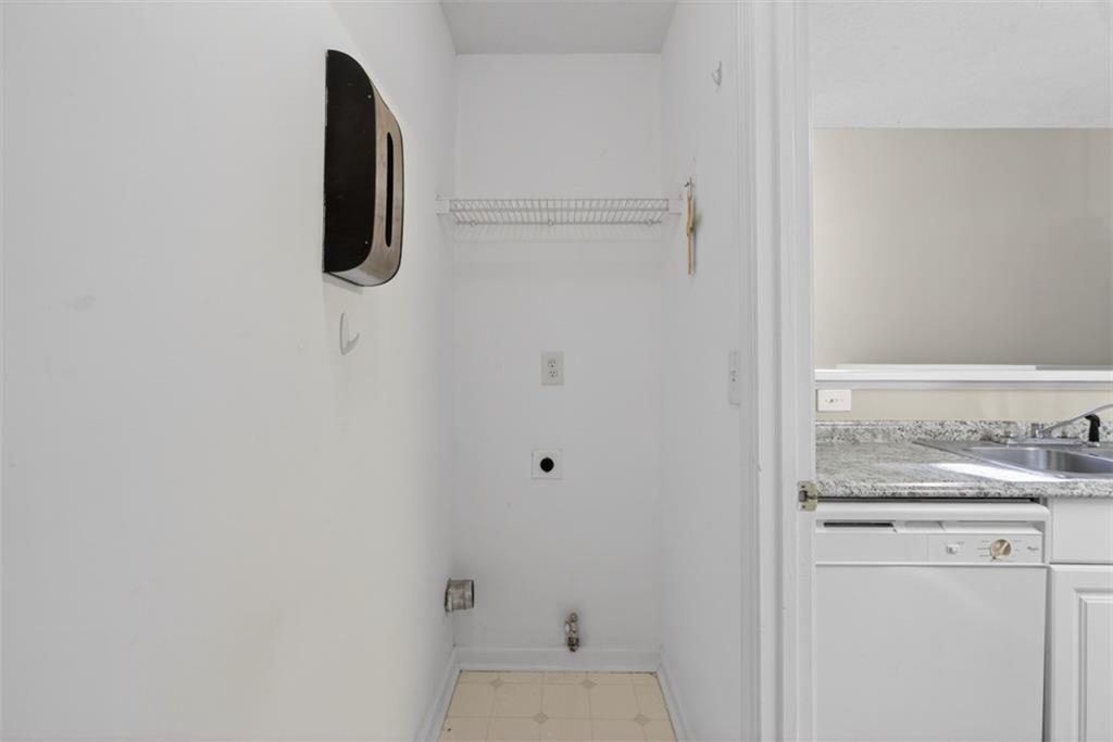3159 Panthers Trace Decatur, GA 30034 - Photo 27 of 39 a bathroom with a sink and vanity