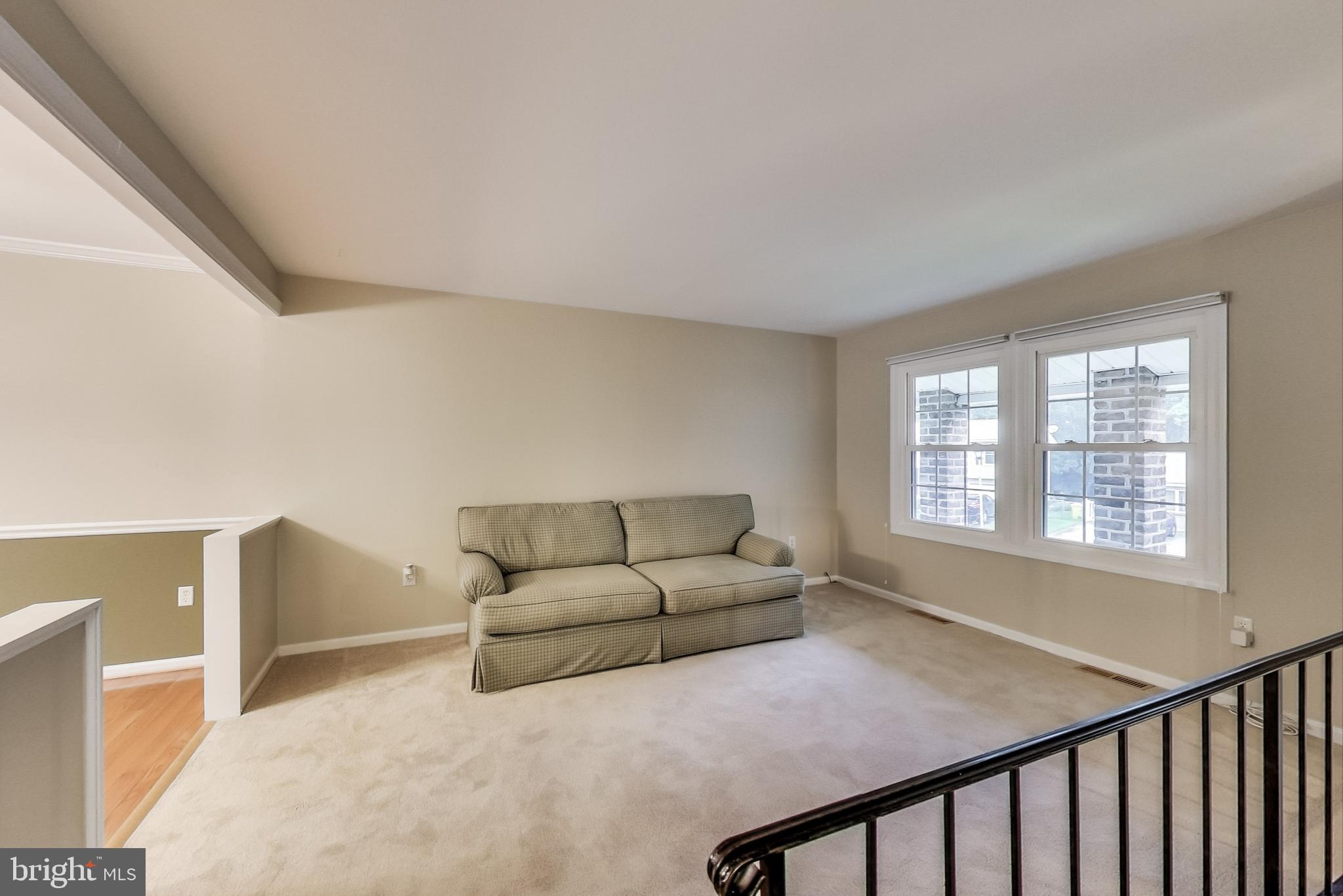 927 Fall Ridge Way Gambrills, MD 21054 - Photo 2 of 34 Living Room