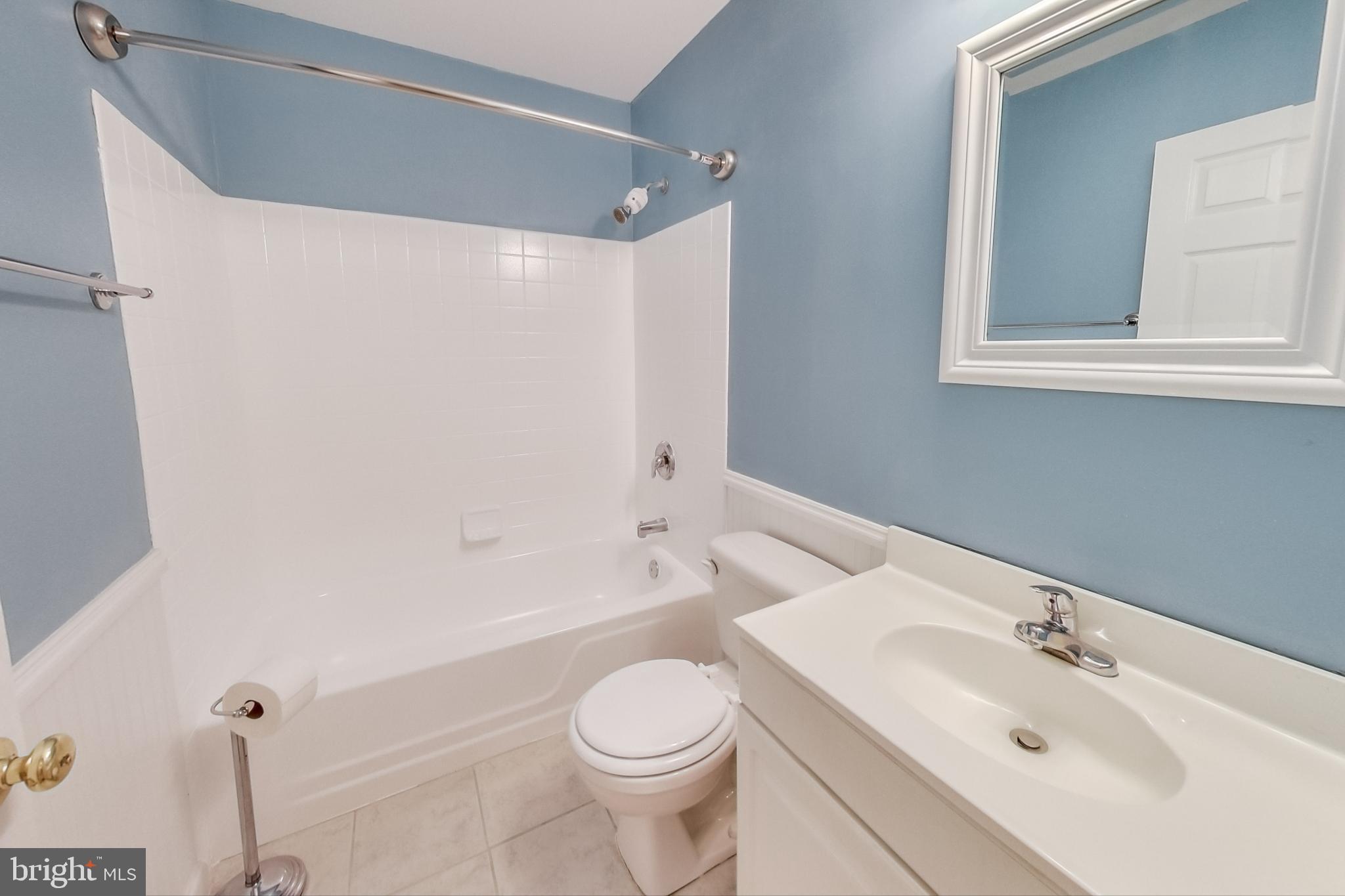 927 Fall Ridge Way Gambrills, MD 21054 - Photo 15 of 34 Full Hallway Bathroom