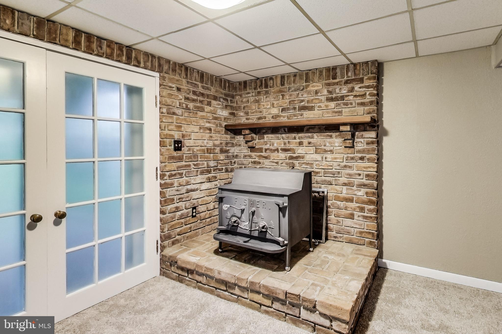 927 Fall Ridge Way Gambrills, MD 21054 - Photo 19 of 34 Family Room w/Wood Stove