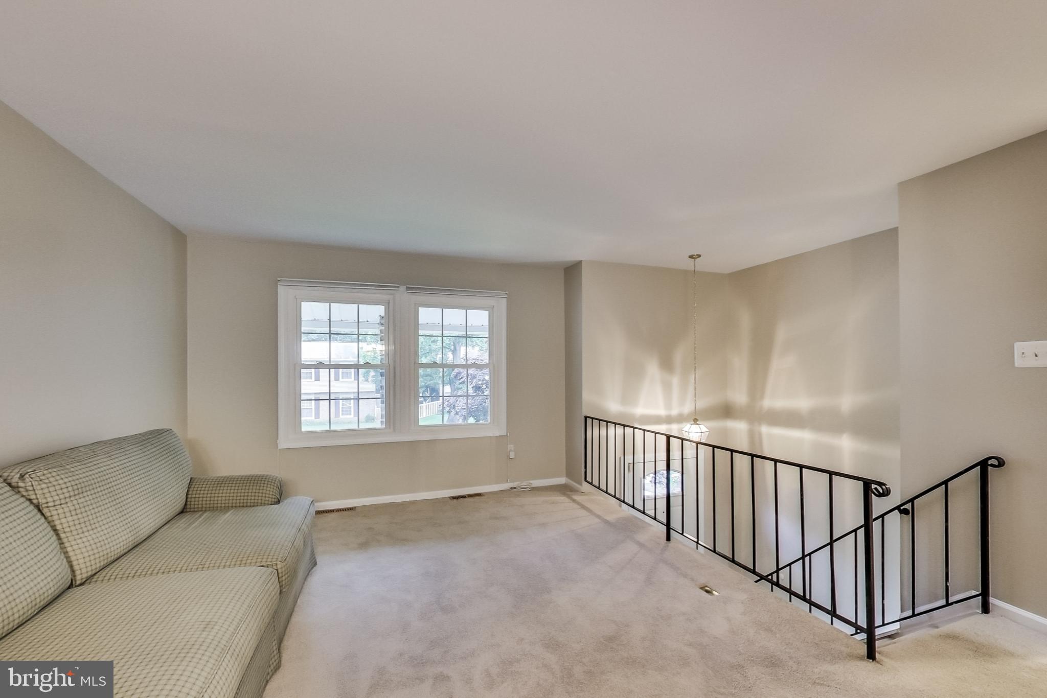 927 Fall Ridge Way Gambrills, MD 21054 - Photo 3 of 34 Living Room