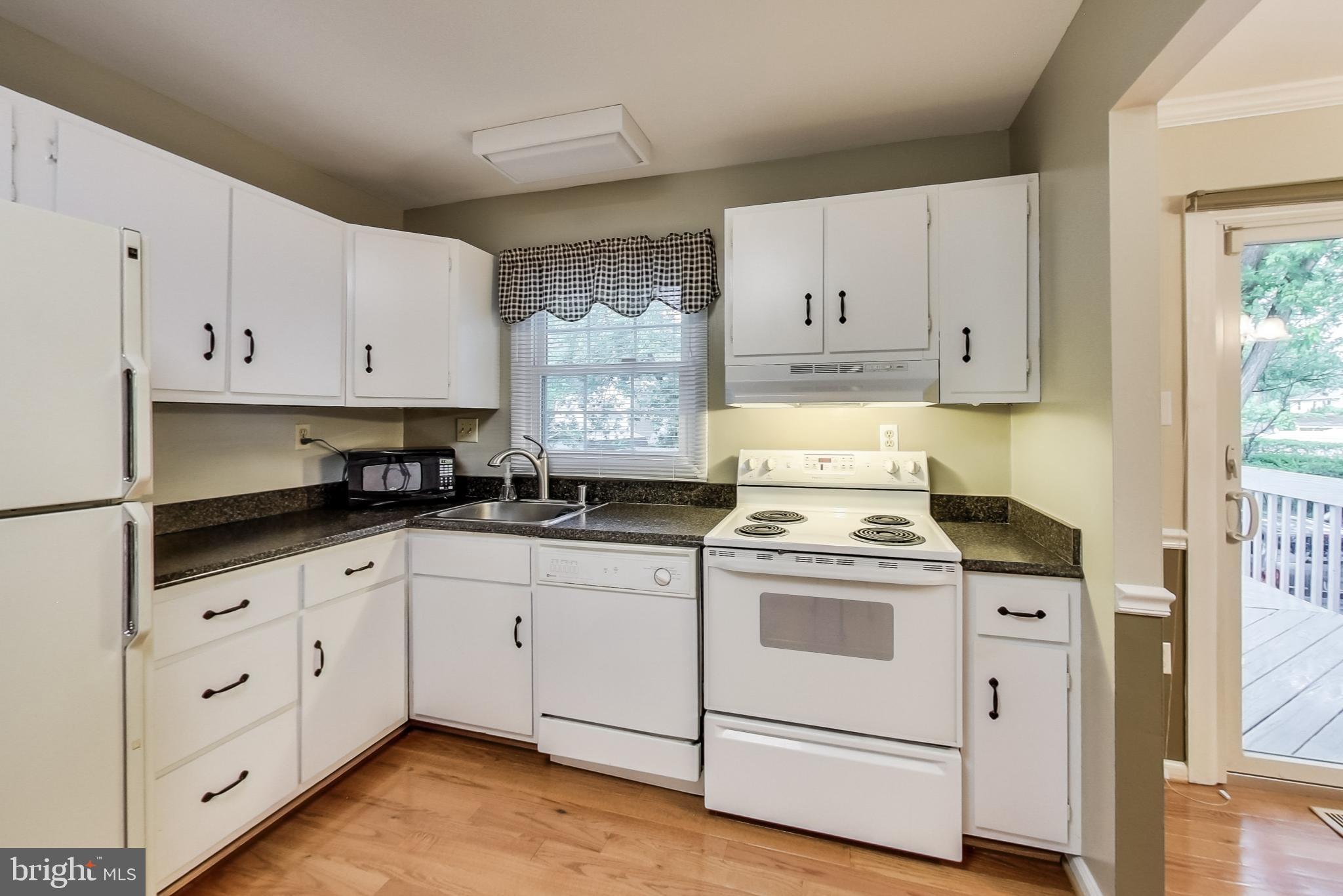 927 Fall Ridge Way Gambrills, MD 21054 - Photo 7 of 34 Kitchen