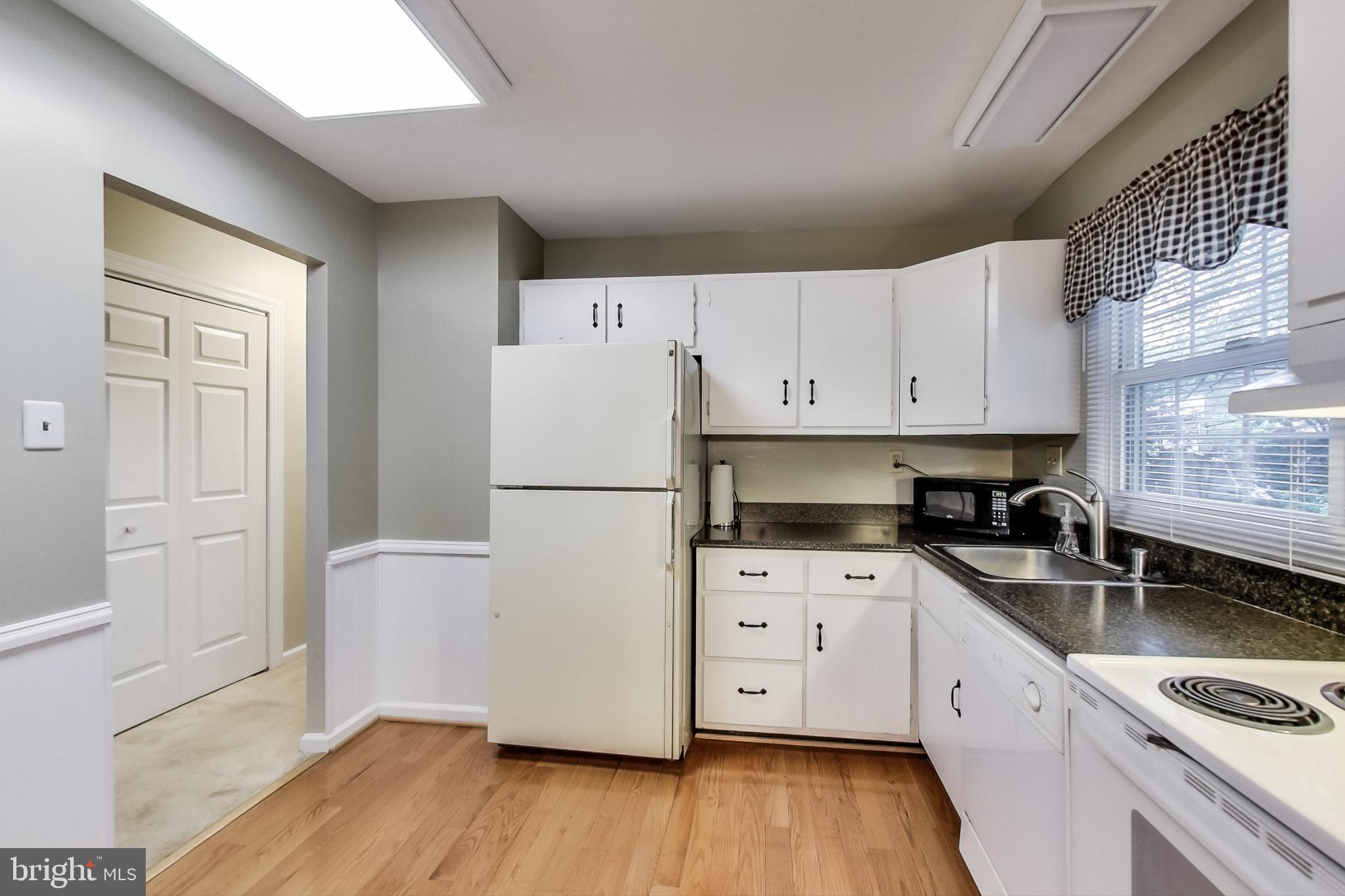 927 Fall Ridge Way Gambrills, MD 21054 - Photo 8 of 34 Kitchen