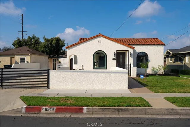 $925,000 | 16919 Ardmore Avenue, Bellflower, CA 90706