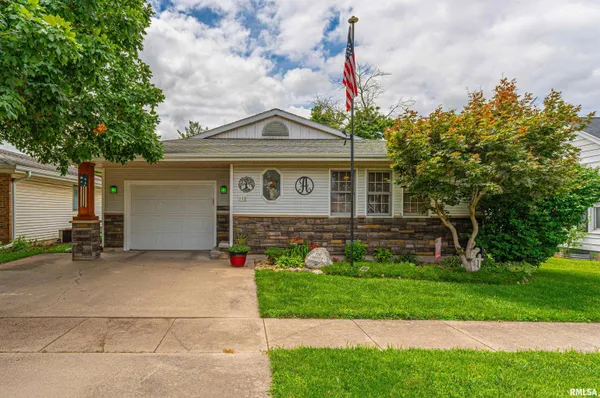 $200,000 | 110 South Logan Street, Mason City, IL 62664