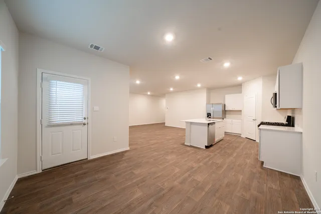 $2,700 | 13944 San Saba Falls, San Antonio, TX 78253