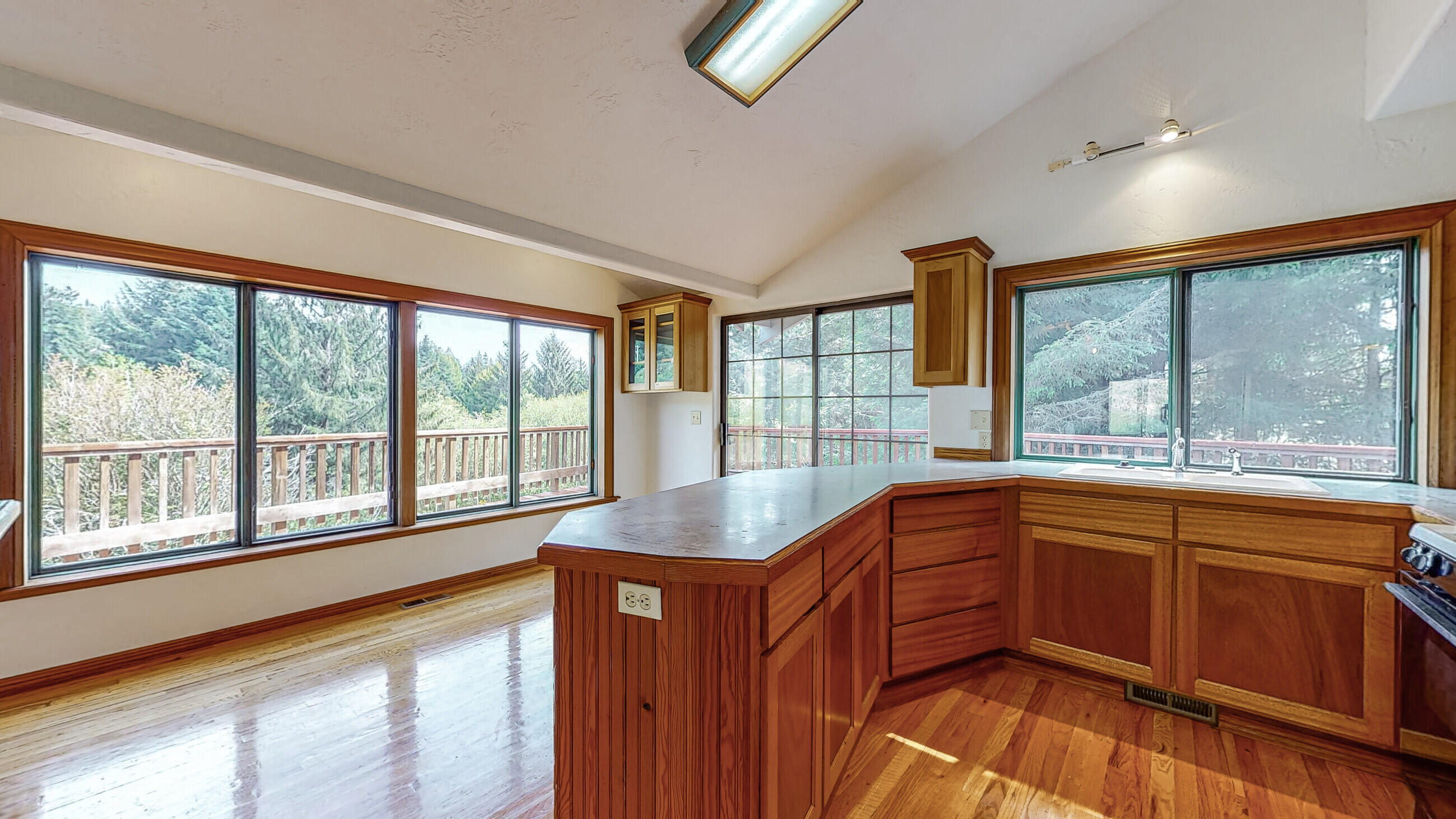 8073 Berta Road Eureka, CA 95503 - Photo 9 of 130