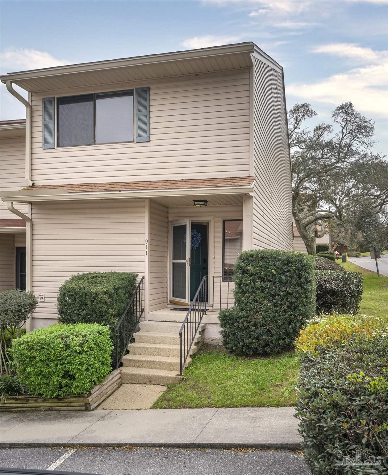 a view of a house with a yard