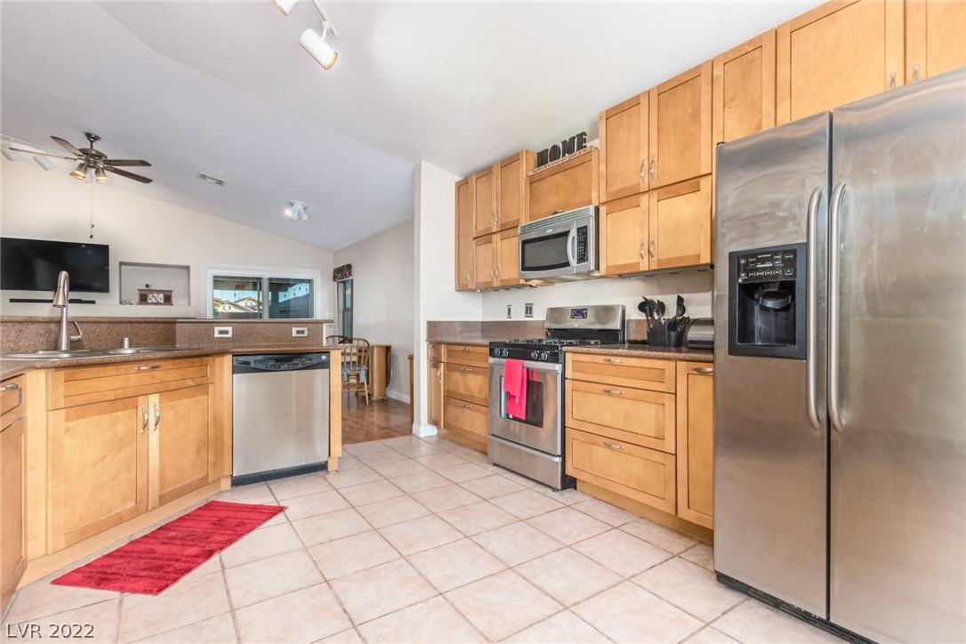 4319 Blushed Meadows Road North Las Vegas, NV 89031 - Photo 17 of 29