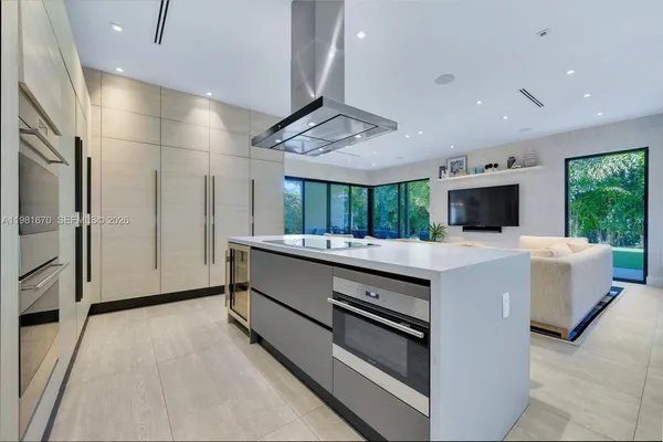 $5,395,000 | 7900 Southwest 54th Avenue, Miami, FL 33143