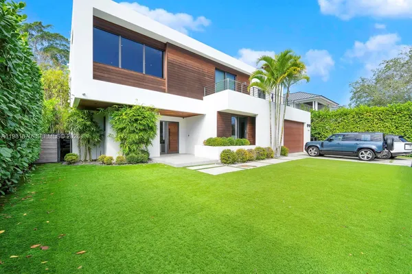 $5,395,000 | 7900 Southwest 54th Avenue, Miami, FL 33143