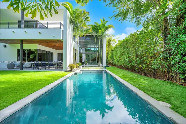 $5,395,000 | 7900 Southwest 54th Avenue, Miami, FL 33143