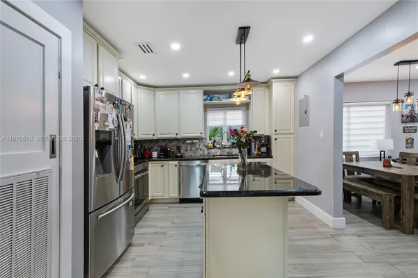 $3,650 | 1620 Southwest 19th Street, Unit 1620, Miami, FL 33145