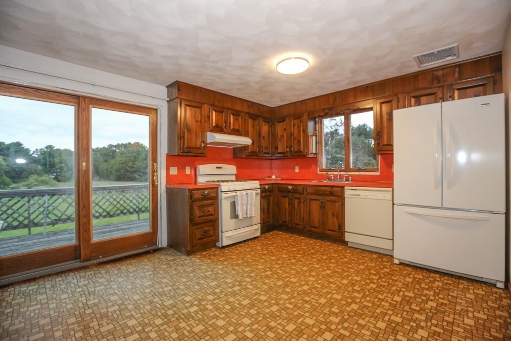 50 Hamilton Road Northborough, MA 01532 - Photo 6 of 16