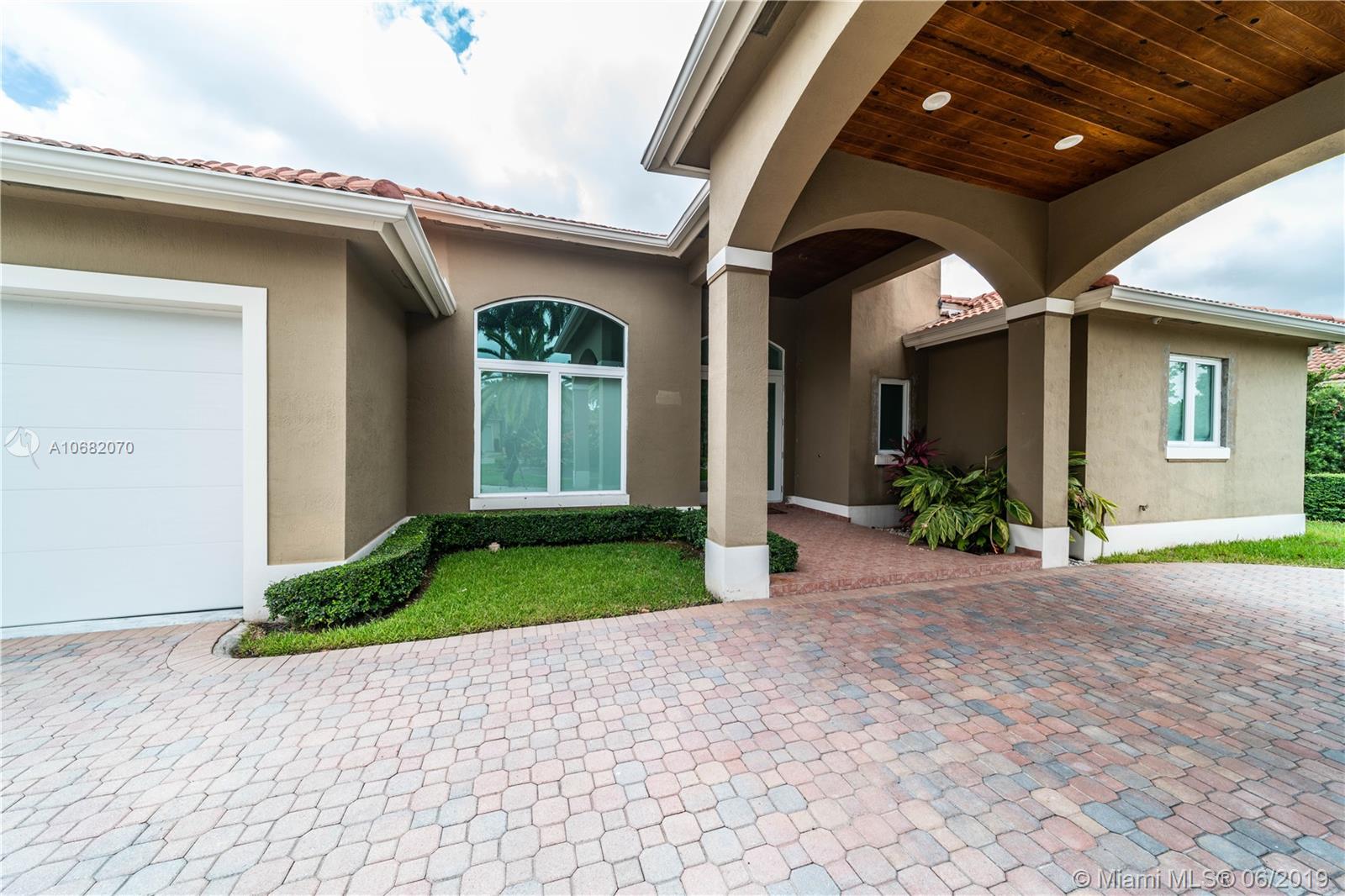 2611 Southwest 112th Court Miami, FL 33165 - Photo 3 of 41