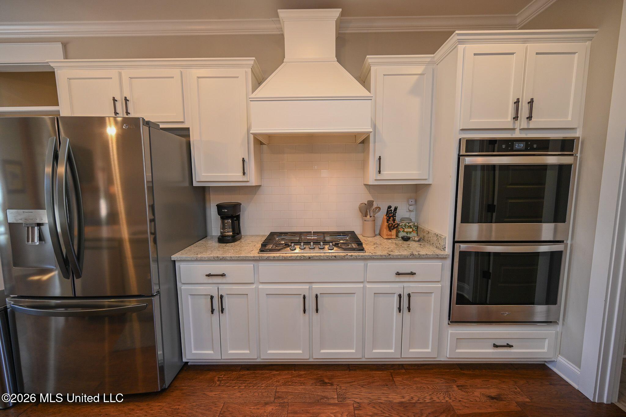 3758 Madison Ridge Hernando, MS 38632 - Photo 19 of 40 Kitchen- double ovens