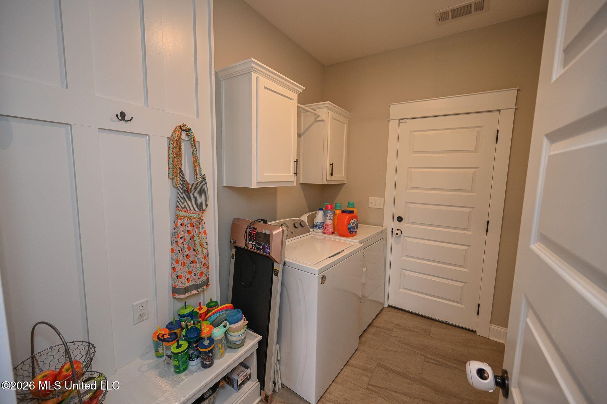 3758 Madison Ridge Hernando, MS 38632 - Photo 23 of 40 Laundry room