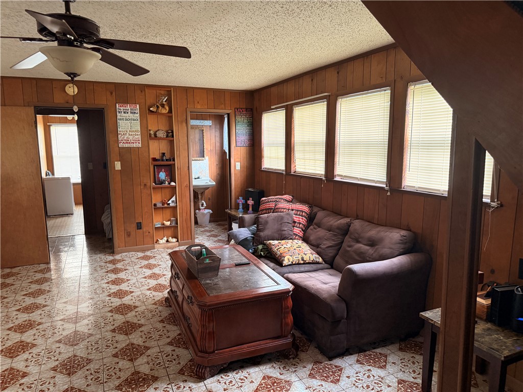 111 Dunbar Street Refugio, TX 78377 - Photo 7 of 23 living area-dinning area