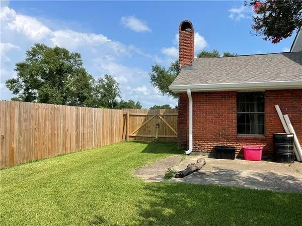 $2,000 | 12 River Park Drive, Hahnville, LA 70057