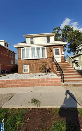 $2,500 | 613 3rd Avenue, Lyndhurst, NJ 07071