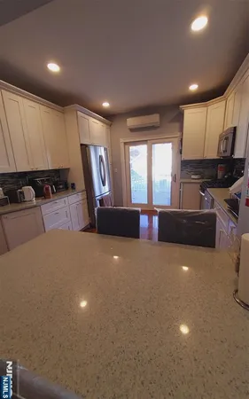 $2,500 | 613 3rd Avenue, Lyndhurst, NJ 07071