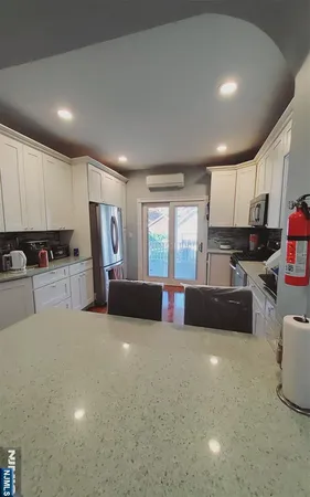 $2,500 | 613 3rd Avenue, Lyndhurst, NJ 07071