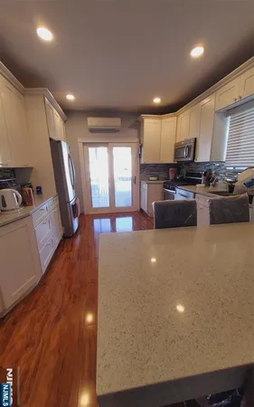 $2,500 | 613 3rd Avenue, Lyndhurst, NJ 07071