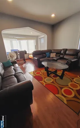 $2,500 | 613 3rd Avenue, Lyndhurst, NJ 07071