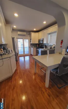 $2,500 | 613 3rd Avenue, Lyndhurst, NJ 07071