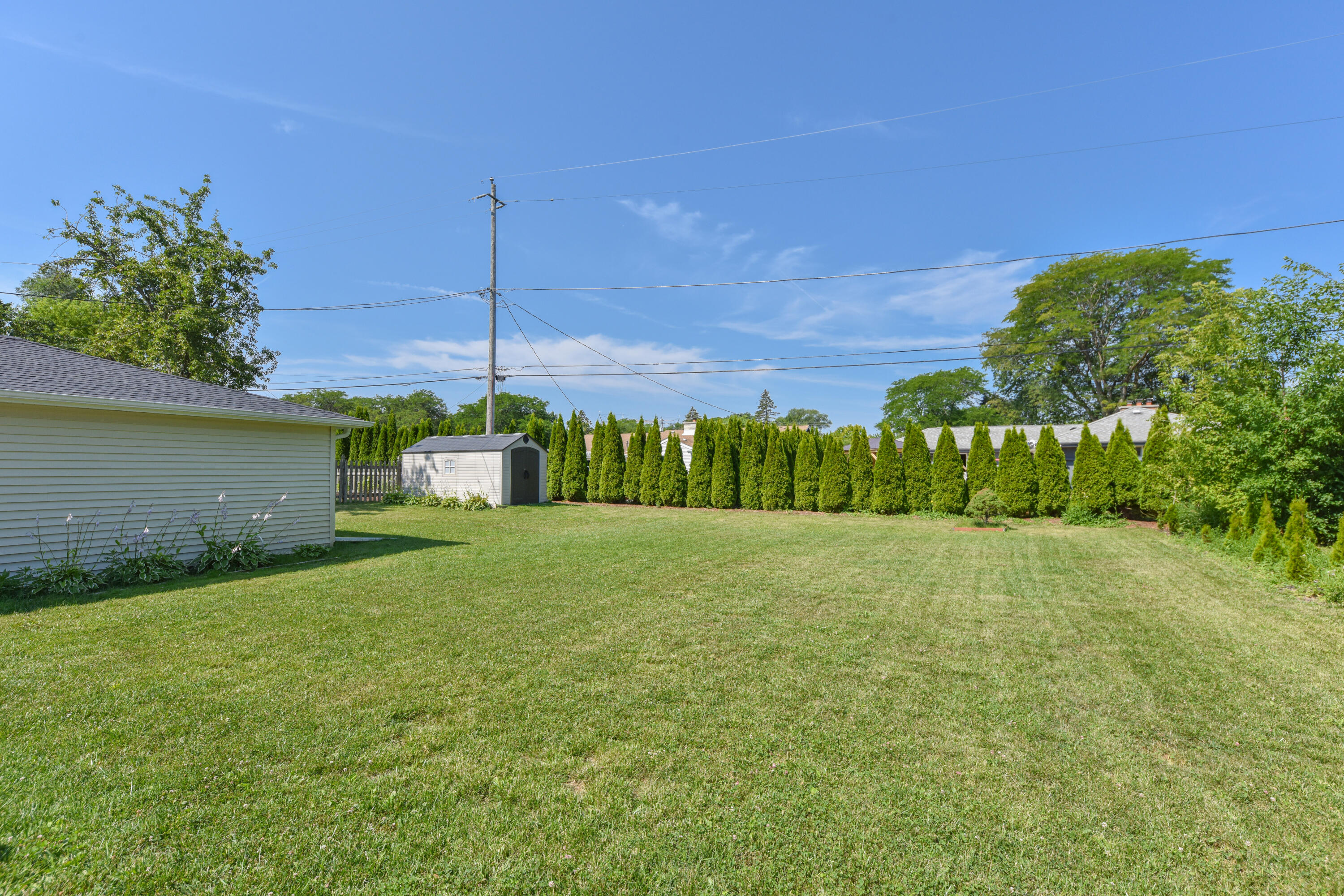 8935 North Navajo Road Bayside, WI 53217 - Photo 9 of 34 DSC_3146-2