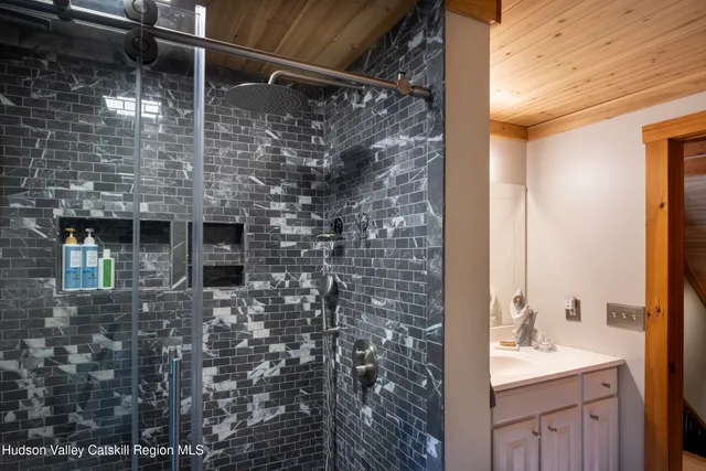 a view of entryway with a front door