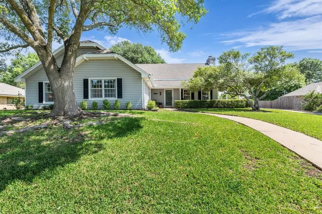 $499,600 | 13734 Riverview Drive, Woodway, TX 76712