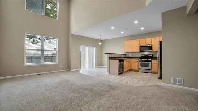 $419,900 | 1706 Buckingham Drive, Des Plaines, IL 60018