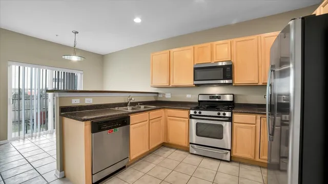 $419,900 | 1706 Buckingham Drive, Des Plaines, IL 60018