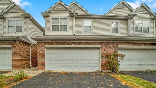 $419,900 | 1706 Buckingham Drive, Des Plaines, IL 60018