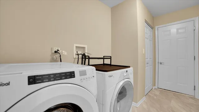 $419,900 | 1706 Buckingham Drive, Des Plaines, IL 60018