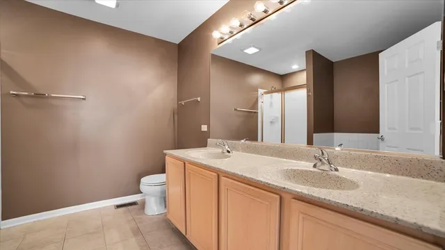 $419,900 | 1706 Buckingham Drive, Des Plaines, IL 60018