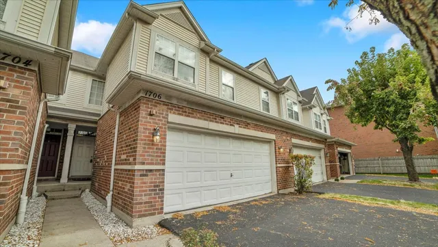$419,900 | 1706 Buckingham Drive, Des Plaines, IL 60018
