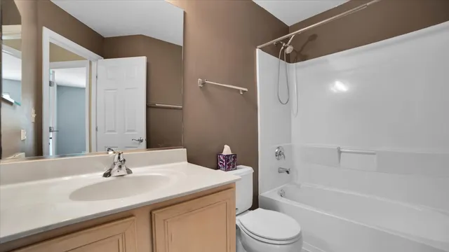 $419,900 | 1706 Buckingham Drive, Des Plaines, IL 60018