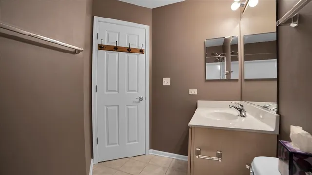 $419,900 | 1706 Buckingham Drive, Des Plaines, IL 60018