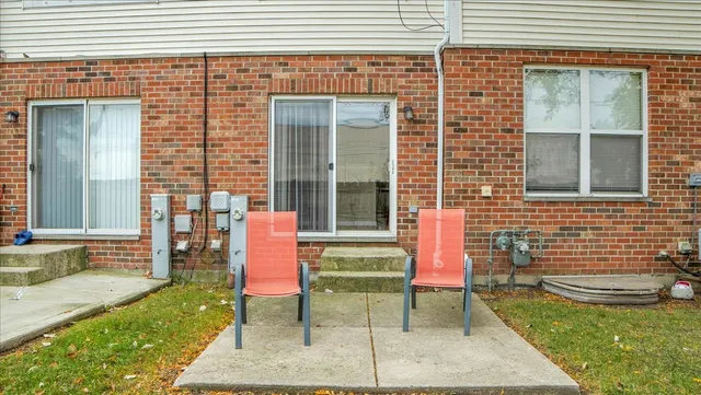 $419,900 | 1706 Buckingham Drive, Des Plaines, IL 60018