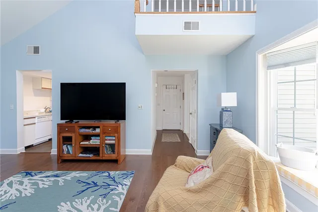 $3,600 | 327 Corey Lane, Middletown, RI 02842