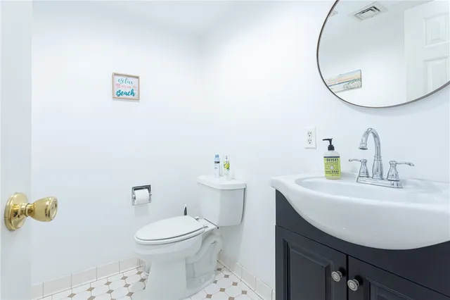 $3,600 | 327 Corey Lane, Middletown, RI 02842