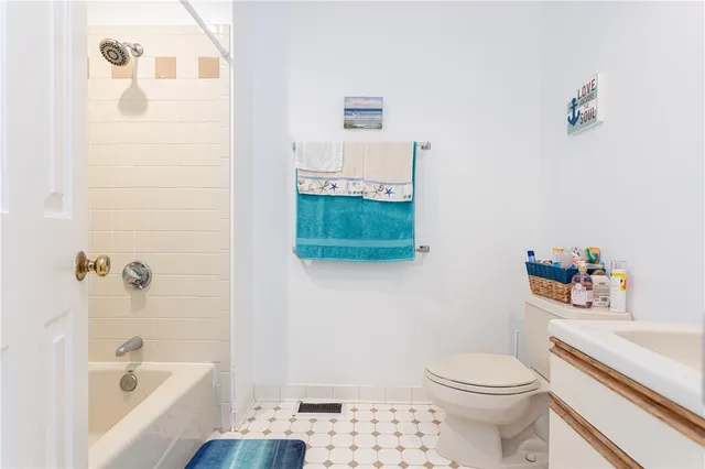 $3,600 | 327 Corey Lane, Middletown, RI 02842