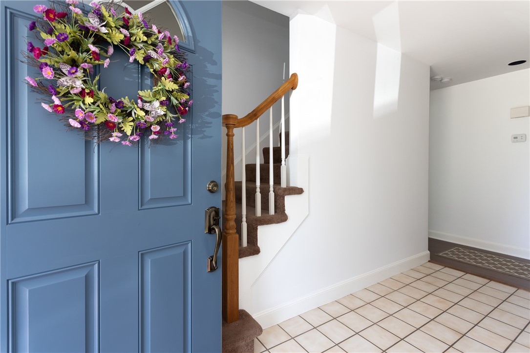 327 Corey Lane Middletown, RI 02842 - Photo 4 of 30