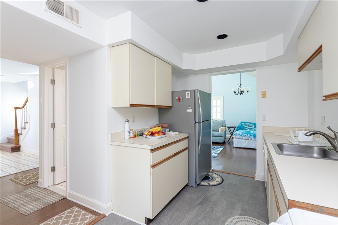 327 Corey Lane Middletown, RI 02842 - Photo 5 of 30