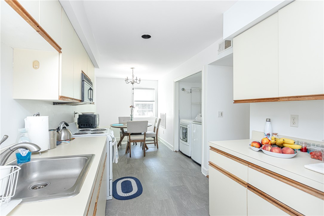 327 Corey Lane Middletown, RI 02842 - Photo 7 of 30