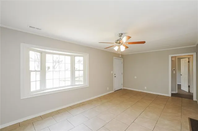 $1,370 | 10306 Oakland Avenue, Kansas City, MO 64134