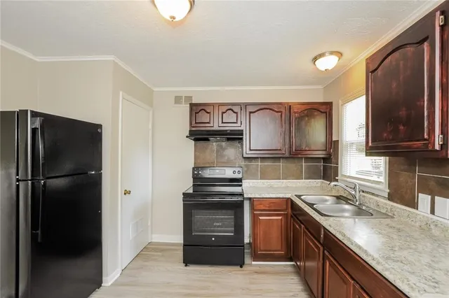 $1,370 | 10306 Oakland Avenue, Kansas City, MO 64134