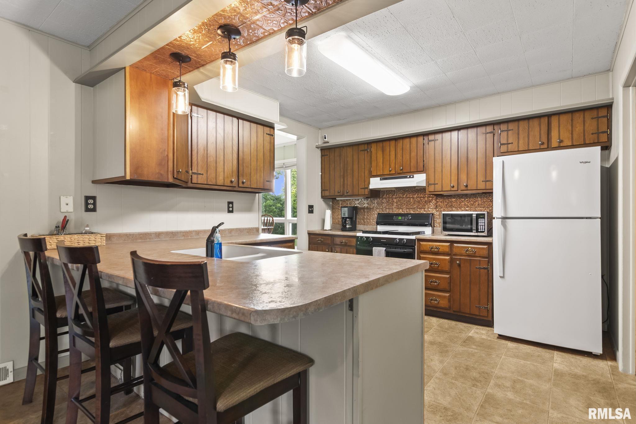 7096 Bahr Road Sherman, IL 62684 - Photo 11 of 38 Gallery Image 11